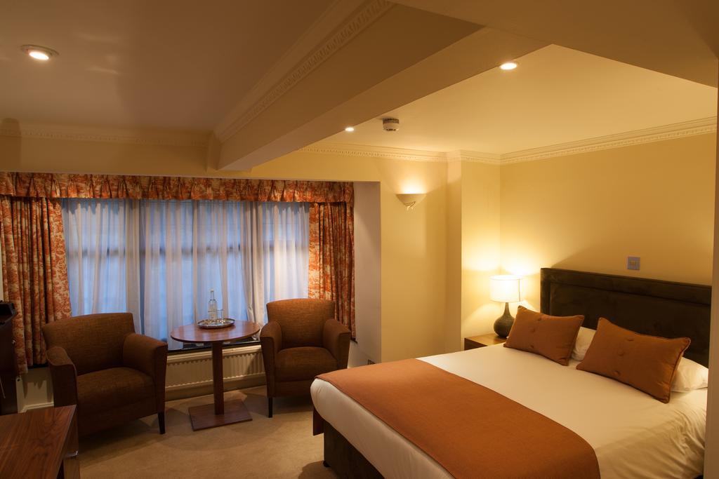 Stirrups Hotel براكنيل المظهر الخارجي الصورة